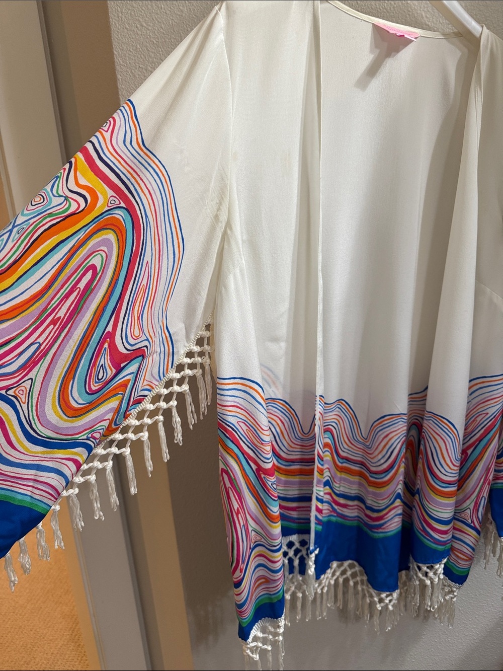 Lilly Pulitzer Cream topper with Multicolor Wave Border - Picture 2 of 12